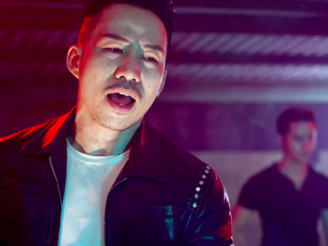 Ca nhạc - MTV - Cựu thành viên nhóm Sa Mạc thuê 50 người làm MV giang hồ sau 3 năm “mất tích”