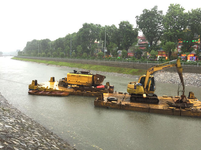 Sông Tô Lịch thay đổi bất ngờ sau bão số 3 - 12
