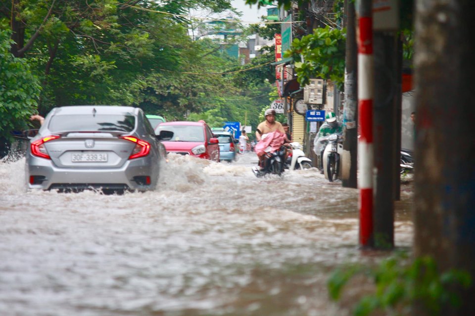Nóng 24h qua: Một đại úy công an bị bắt vì giúp Huy "nấm độc" vượt ngục - 2
