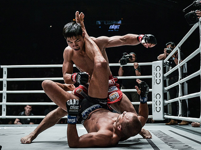 Thể thao - Võ sỹ MMA đá gãy chân đối thủ vẫn thua: Quyết "xả giận" sau bài học đắt giá