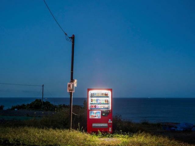 Du lịch - Vẻ đẹp của máy bán hàng tự động lẻ loi ven đường