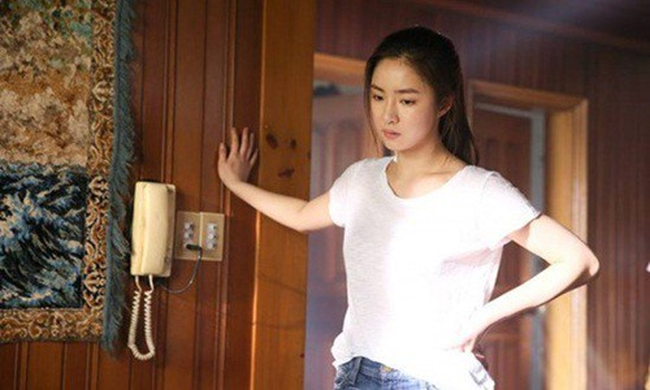 Mải mê bên nhân tình, nửa đêm mò về thấy vợ ngủ cạnh đàn ông lạ - 2