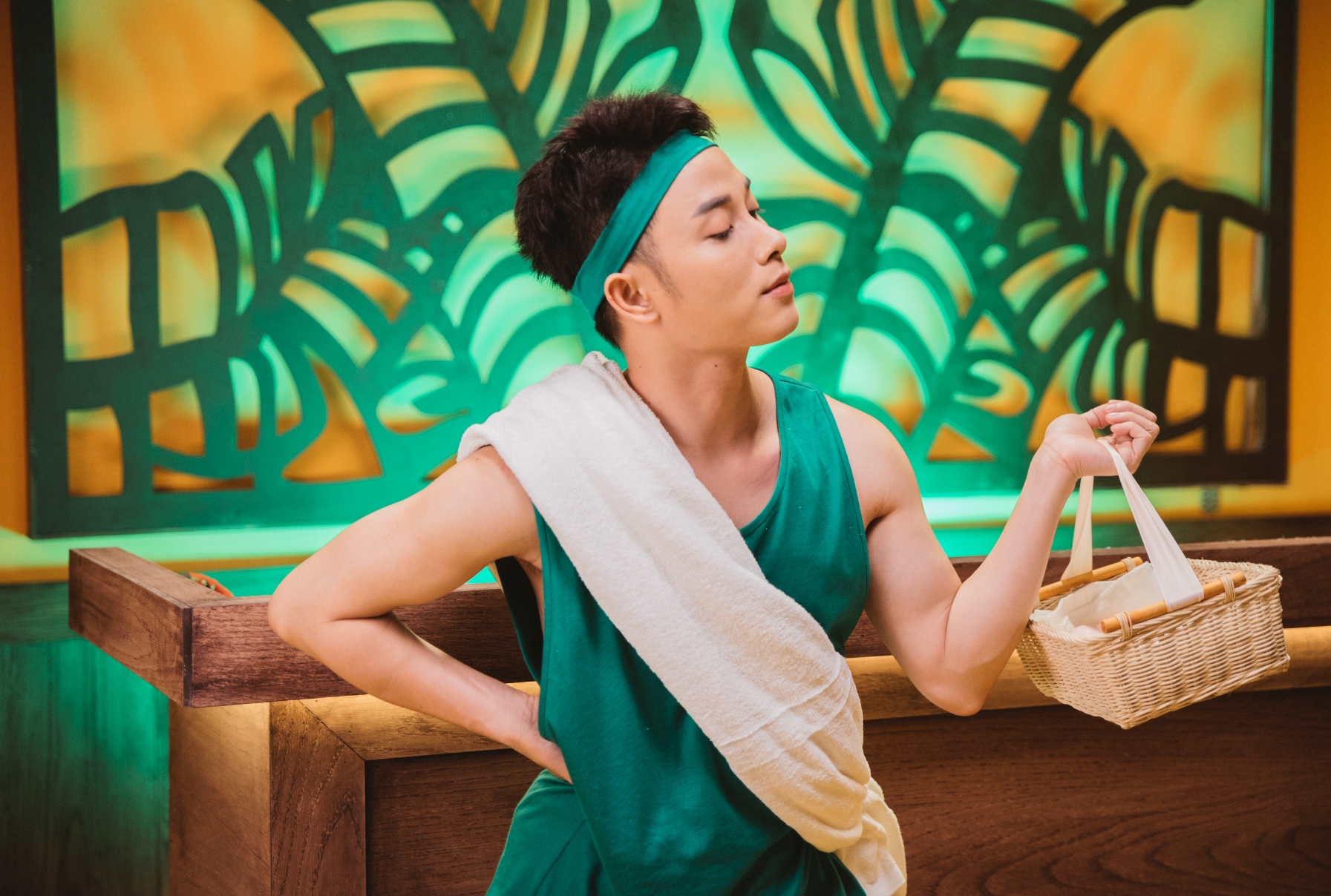 Tạo hình vào vai người yêu, dự đám cưới của bạn trai cũ.