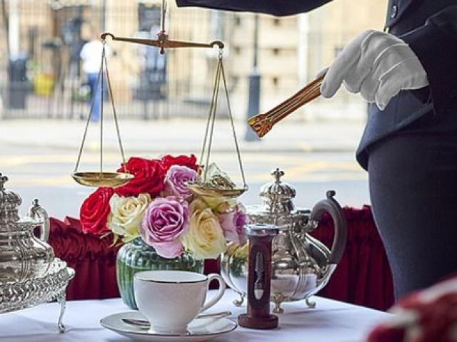 Thị trường - Tiêu dùng - Ấm trà hơn 14 triệu tưởng "cắt cổ", biết sự thật loại trà bên trong mới choáng