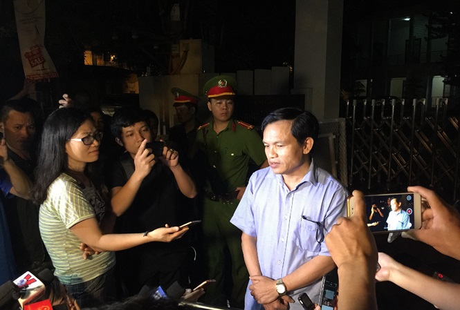Ông Mai Văn Trinh, Cục trưởng Cục Quản lý chất lượng, Bộ GD&amp;ĐT trao đổi với báo chí lúc 11h đêm ngày 21/7/2018 về những kết quả bước đầu liên quan đến việc xác minh những dấu hiệu nghi vấn điểm thi cao bất thường tại Sơn La