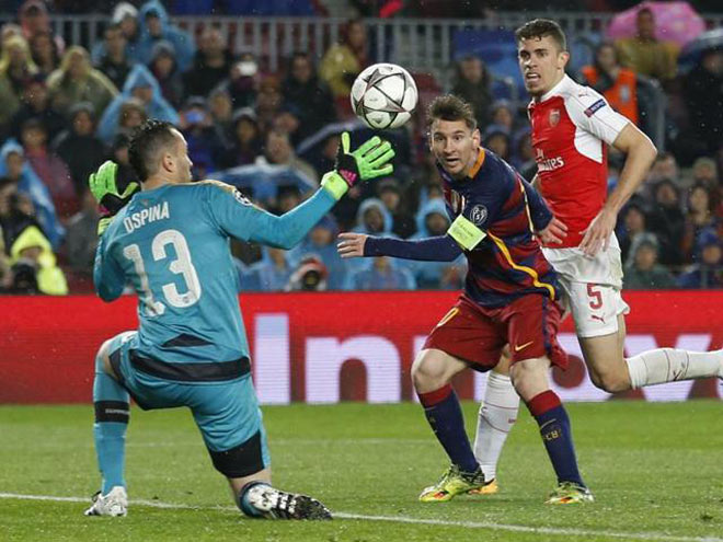 Arsenal đã rất nhiều lần ôm hận trước Barca ở Nou Camp