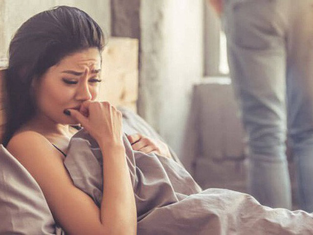 Bạn trẻ - Cuộc sống - Mỗi lần lên giường chồng đều "mềm oặt", vợ khóc nghẹn không biết lý do