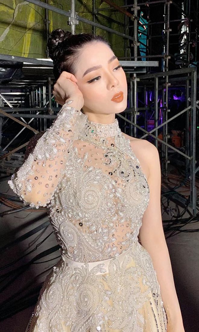 Lệ Quyên ở hậu trường. 