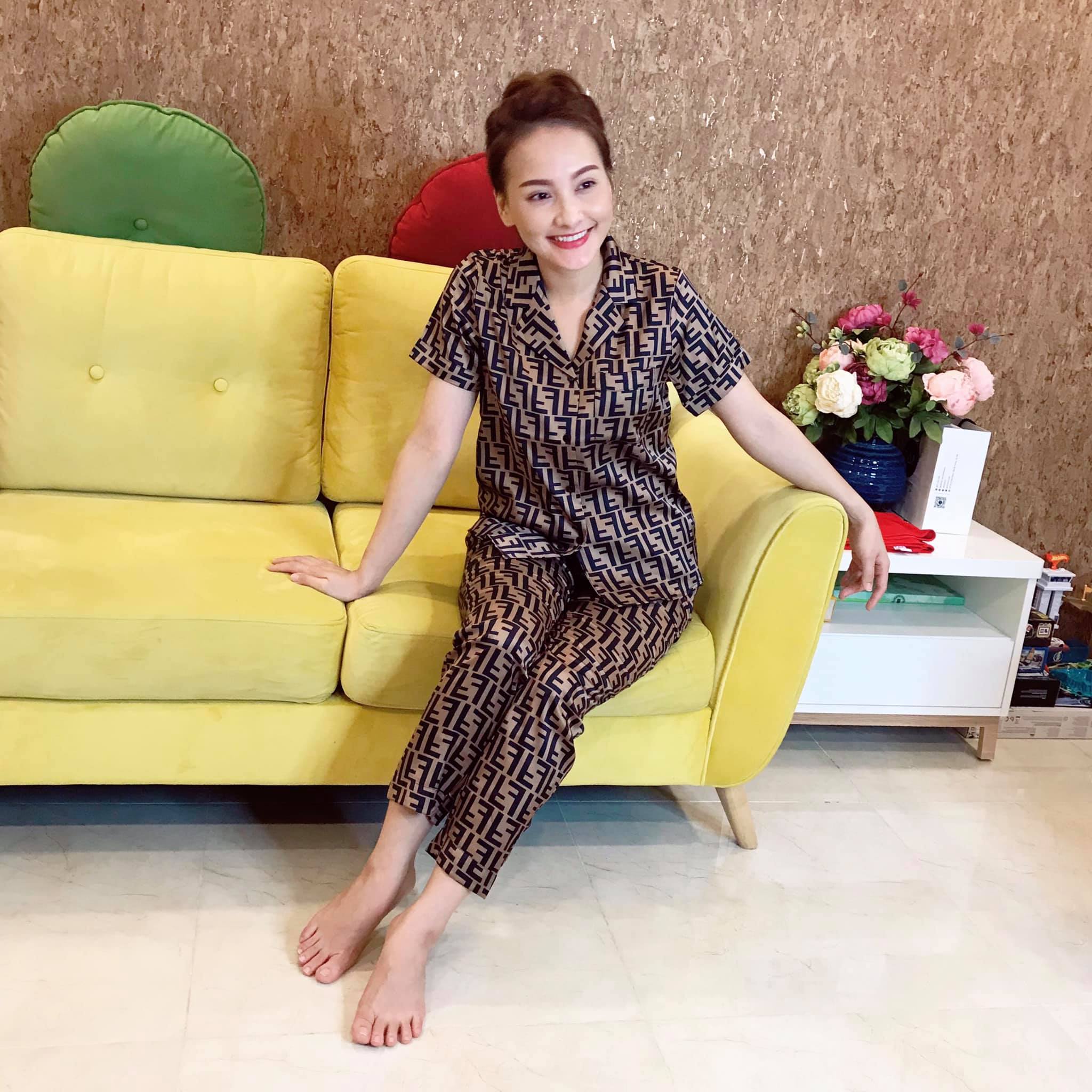 Thư rất thích mặc pijama khi ở nhà.