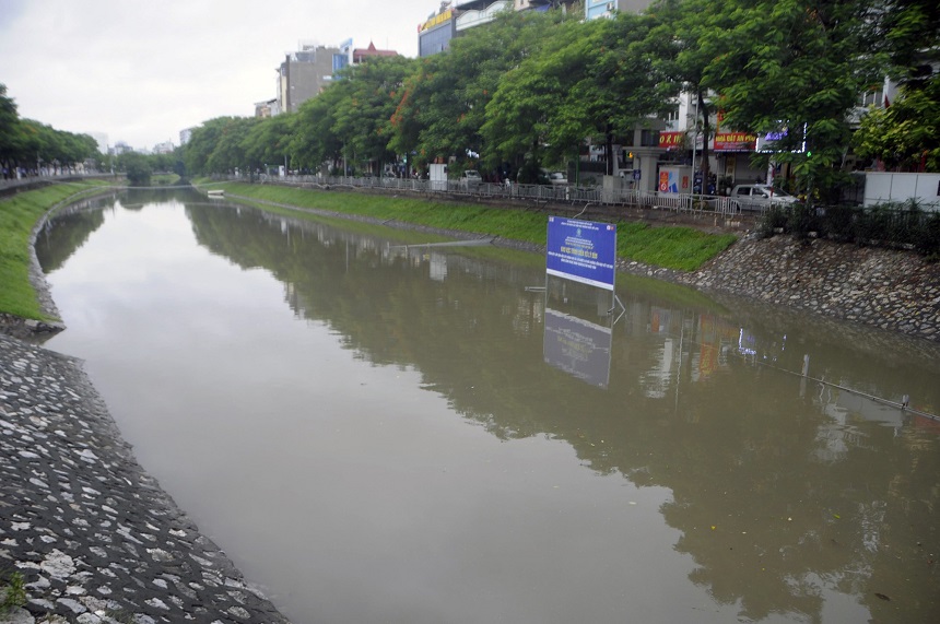 Khu vực thí điểm công nghệ Nhật Bản dưới sông Tô Lịch bị nhấn chìm sau mưa lớn do ảnh hưởng của bão số 3.