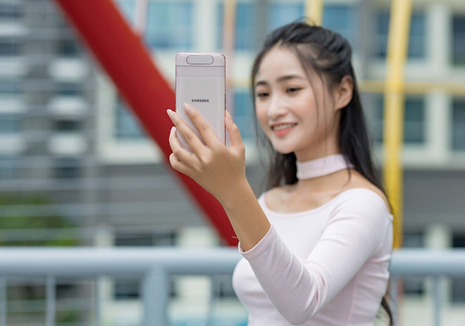 Camera trượt xoay 180 độ trên Galaxy A80 có thể làm những gì khác biệt? - 2