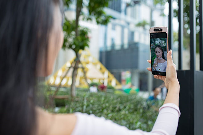 Camera trượt xoay 180 độ trên Galaxy A80 có thể làm những gì khác biệt? - 4