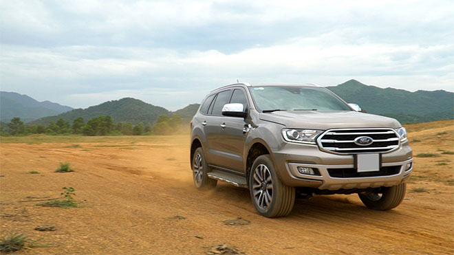 Ford Everest - Dòng xe nhập khẩu đáng mua năm 2019 - 3