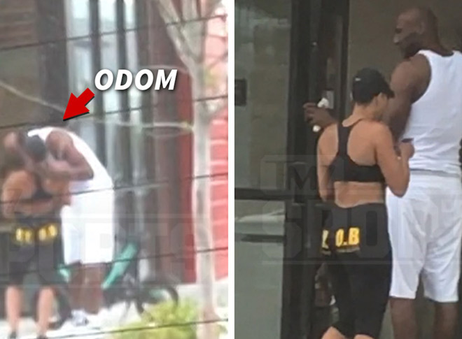 Lamar Odom vít cổ hôn bạn gái mới