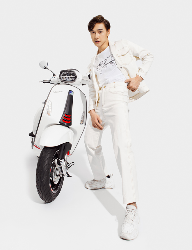 Mỹ nữ Cara và hot boy Jsol tạo dáng cực ngầu bên Vespa Sprint Carbon 2019 - 4