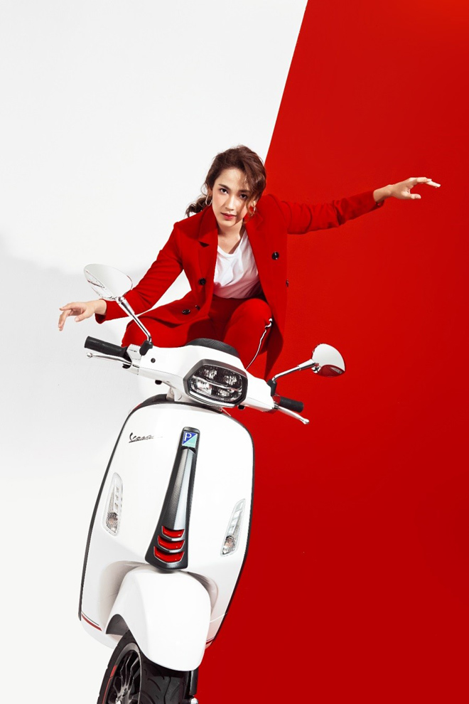 Mỹ nữ Cara và hot boy Jsol tạo dáng cực ngầu bên Vespa Sprint Carbon 2019 - 8