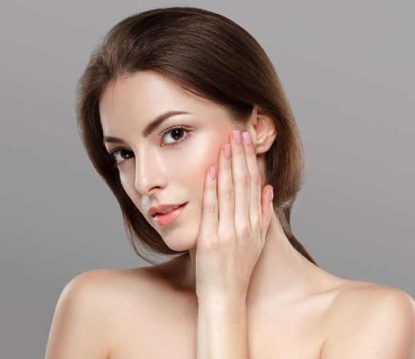 Tẩy da chết là bước giúp làn da mịn màng, hấp thụ dưỡng chất tốt hơn