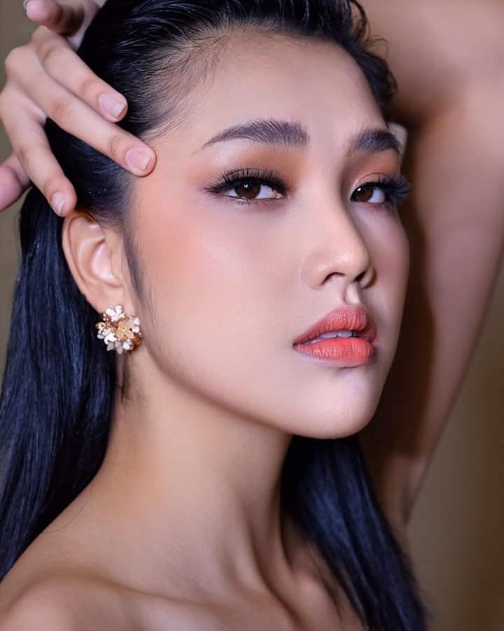 "Đối thủ" của Lương Thùy Linh bất ngờ quỳ lạy trong ngày đăng quang Miss World Thái - 6