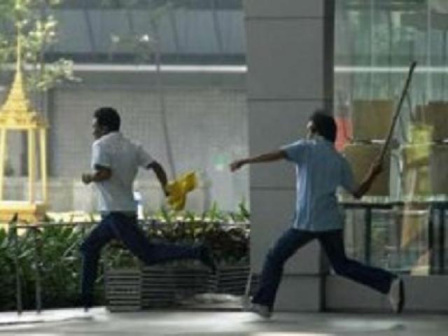 Pháp luật - Thấy mẹ bị đuổi đánh, em trai cầm khúc gỗ đánh chết anh