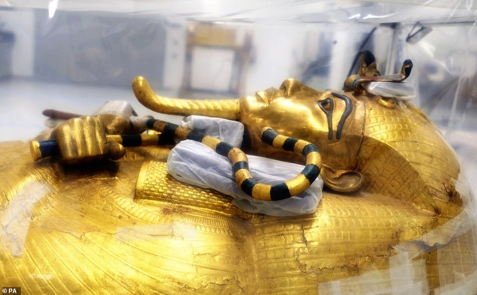 Quan tài mạ vàng được tìm thấy trong lăng mộ hoàng đế Ai Cập Tutankhamun năm 1922