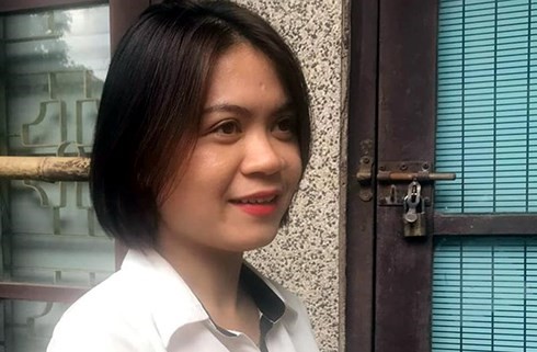 Chị Nhung mẹ cháu bé kể lại sự việc