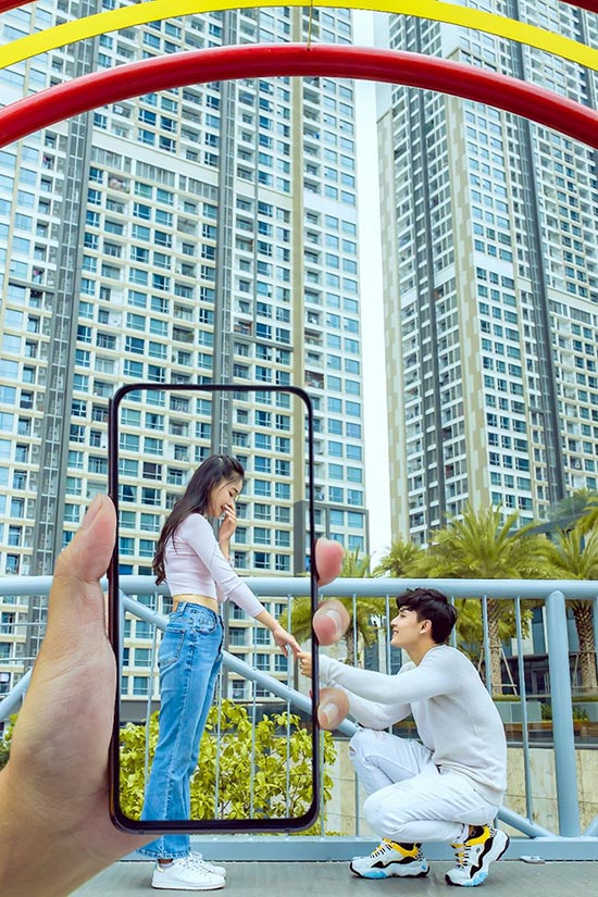 Xài Galaxy A80, khoe camera trượt xoay 180 độ thế nào cho ngầu? - 3