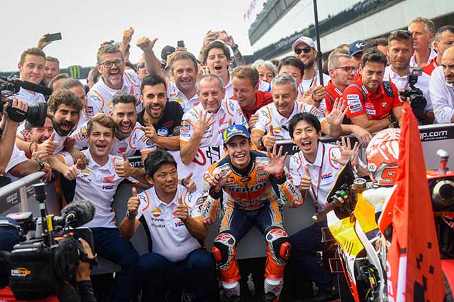 Repsol Honda và Marquez tiếp tục ăn mừng sau kỳ nghỉ hè
