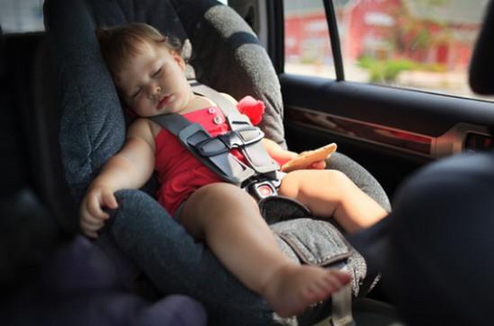 Trên thế giới có nhiều trường hợp trẻ em tử vong do bị bỏ quên trên xe. Ảnh minh họa.