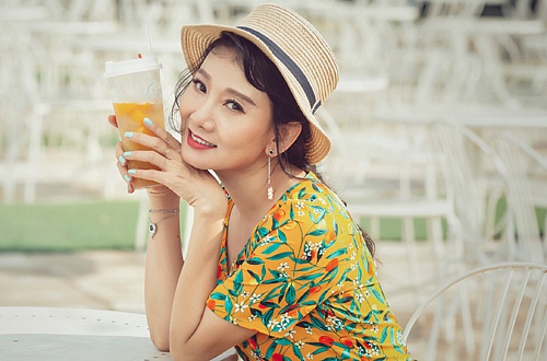 Xinh đẹp và thành công nhưng ít ai biết hồi mới vào nghề, Mỹ Uyên cũng phải chịu nhiều khó khăn, cay đắng