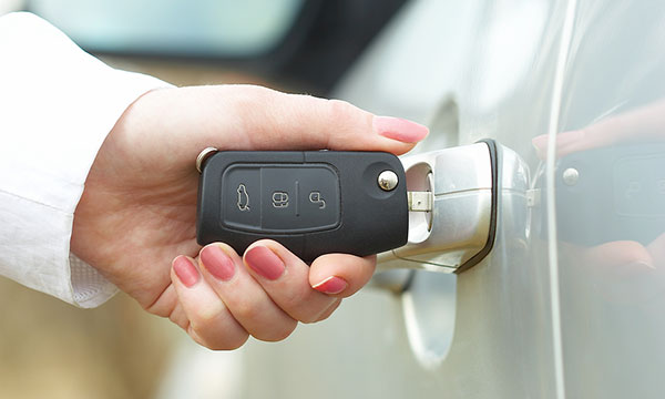 Các phụ huynh cần phải kiểm tra kỹ các hàng ghế và khóa xe cẩn thận để tránh cho trẻ nhỏ tự ý vào trong xe (Ảnh: Internet)