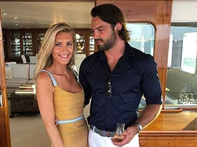 Thể thao - SAO 3.500 tỷ đồng gây bão: Ly hôn vợ 6 năm, gặp mỹ nhân 2 tuần đã cưới