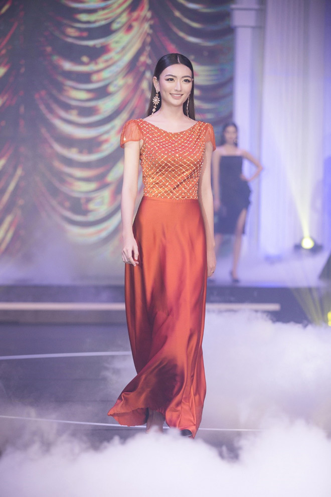 Bỏ thi Mister World 2019, Trần Công Hậu tái xuất sàn diễn cùng Hoa hậu Thái Lan - 4