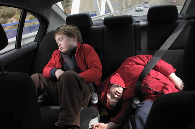 Không riêng trẻ em mà người lớn cũng có thể chết ngạt trong xe ô tô kín mít chỉ sau 1 giờ - 2