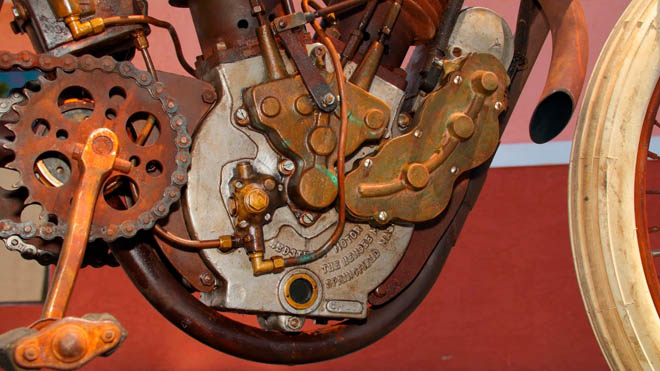 Thô sơ, đơn giản nhưng chiếc xe đua này có giá gần 2 tỷ đồng, vì sao? - 4