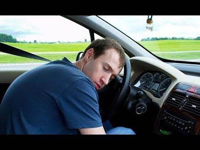 Tư vấn - Không riêng trẻ em mà người lớn cũng có thể chết ngạt trong xe ô tô kín mít chỉ sau 1 giờ