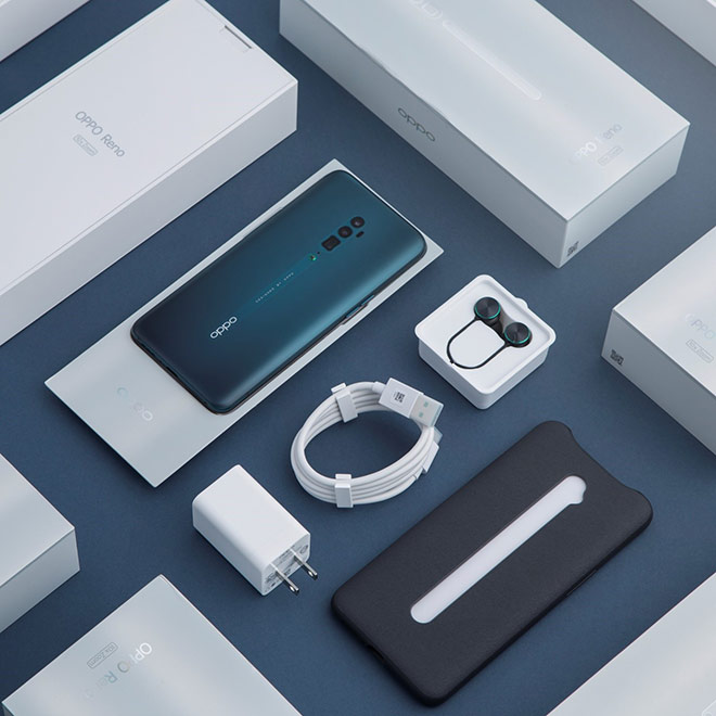 Mức giá cho OPPO Reno bản tiêu chuẩn là 12,990,000 đồng và OPPO Reno 10x Zoom là 20,990,000 đồng.