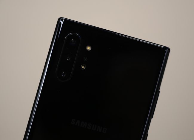 Với Galaxy Note10, những người sáng tạo nội dung và người dùng hàng ngày đều có thể sử dụng các công cụ tiên tiến để quay video và hình ảnh, giúp&nbsp;cho các nội dung, câu chuyện đăng tải&nbsp;nổi bật và có sức ảnh hưởng hơn.