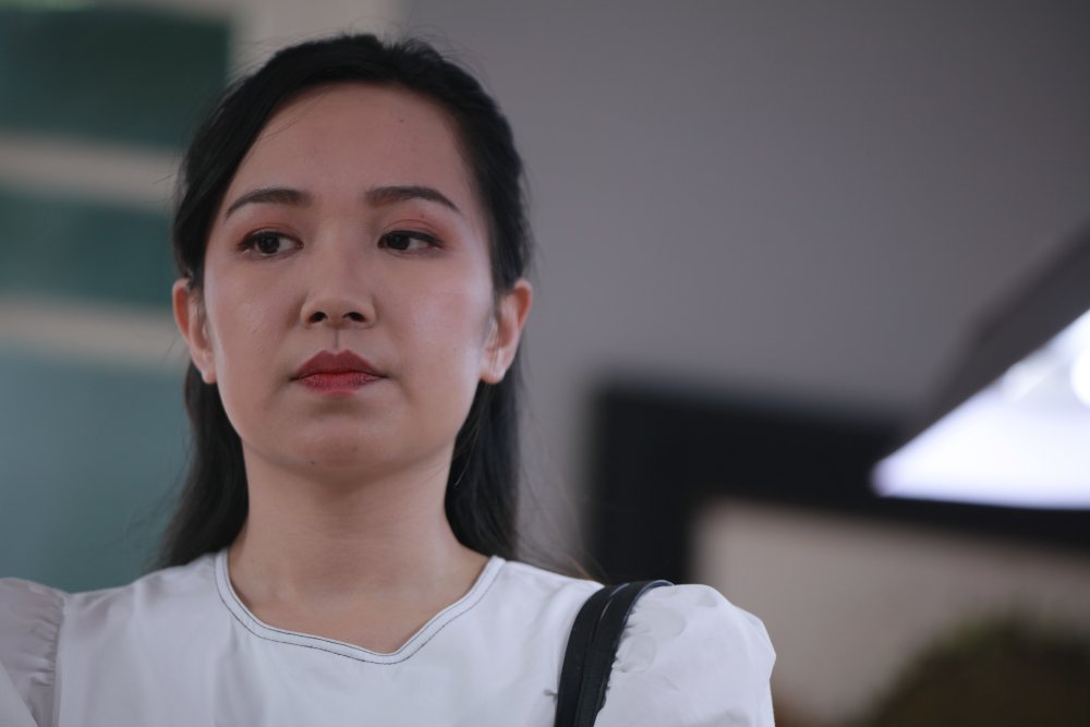 Vai diễn trong bộ phim Những nhân viên gương mẫu là lần thứ 3 liên tiếp Kim Oanh đóng cặp cùng bạn diễn lớn tuổi.