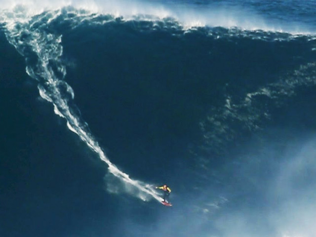 Media - Vận động viên lướt ván chinh phục "sóng quái vật" cao gần 20m