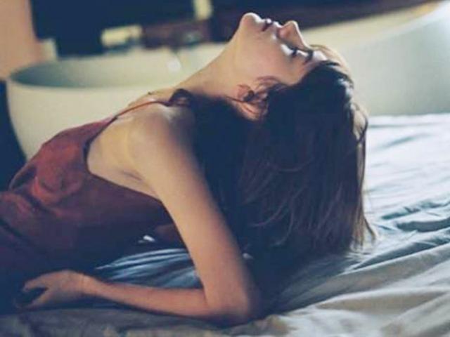 Bạn trẻ - Cuộc sống - Dự sinh nhật, nữ phiên dịch bị chuốc say, giật mình tỉnh giấc bên trai lạ