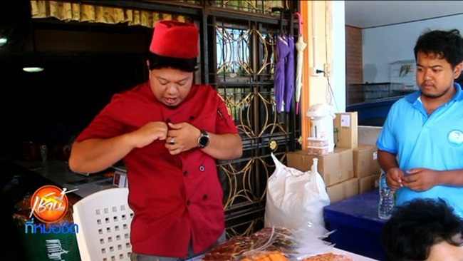 Thành công của Anurak&nbsp;là minh chứng&nbsp;của sự bùng nổ bán hàng trên mạng xã hội ở Thái Lan, nơi những người kinh doanh bán sản phẩm trực tiếp cho khách qua Facebook, Instagram và các ứng dụng nhắn tin.