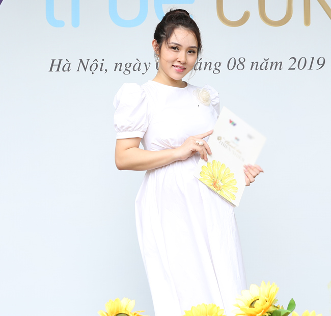 Nữ ca sĩ Bảo Trâm đang mang bầu bé thứ hai