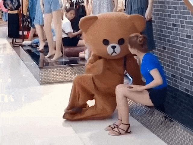 Video Clip Cười - Ế quá lâu nên "gấu lầy" làm liều đi tán gái