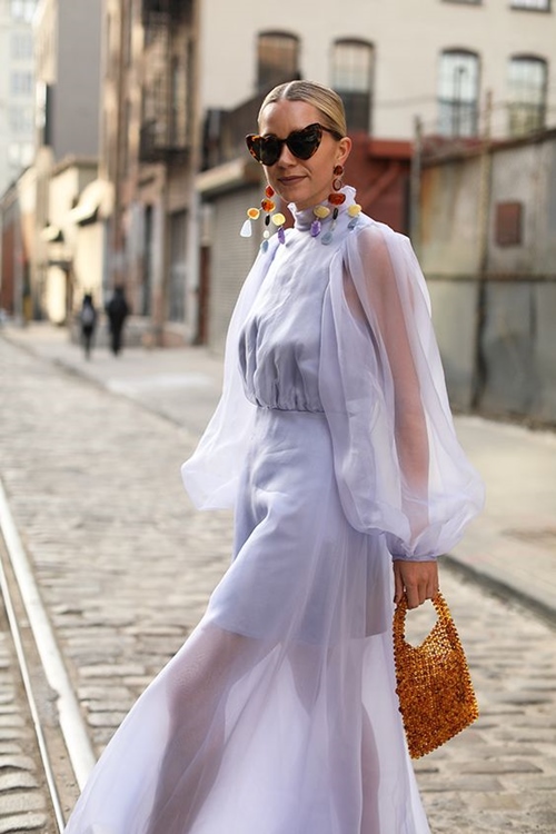 3 cách mặc xuyên thấu đẹp miễn chê ngày giao mùa - 4