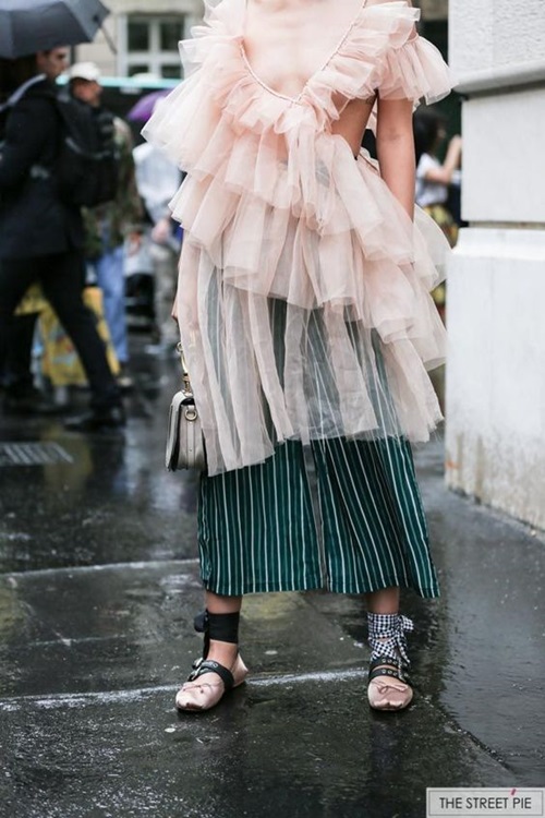 3 cách mặc xuyên thấu đẹp miễn chê ngày giao mùa - 14