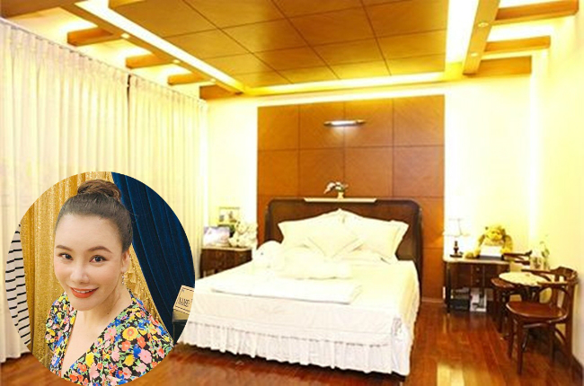 Phòng ngủ được cô thiết kế đơn giản, ấm cúng.