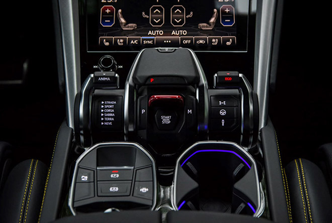 Cận cảnh Lamborghini Urus với ngoại thất màu xanh quân đội của đại gia Đặng Lê Nguyên Vũ - 7