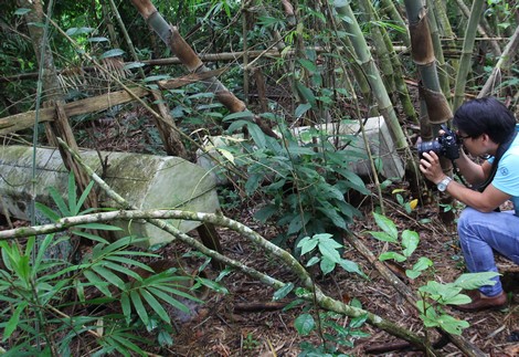 Những quan tài theo hình thức thiên táng tại “rừng ma” làng Vai Trang.