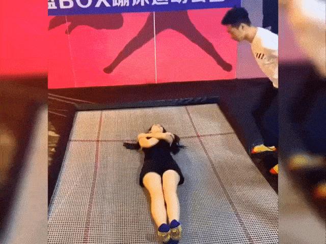 Video Clip Cười - Màn troll siêu "thốn" của những con người hài hước