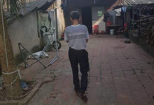 Bóng dáng người cha già hơn 1000 ngày đi tìm con.